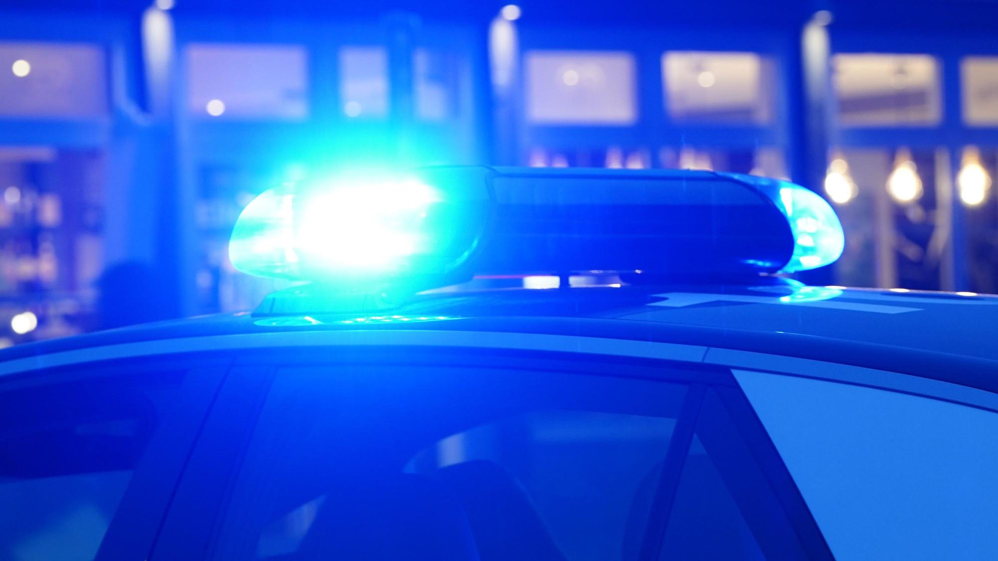 In einer Diskothek auf den Kölner Ringen hat es am Sonntag (27. Oktober) eine Schießerei gegeben (Symbolbild eines Blaulichts).