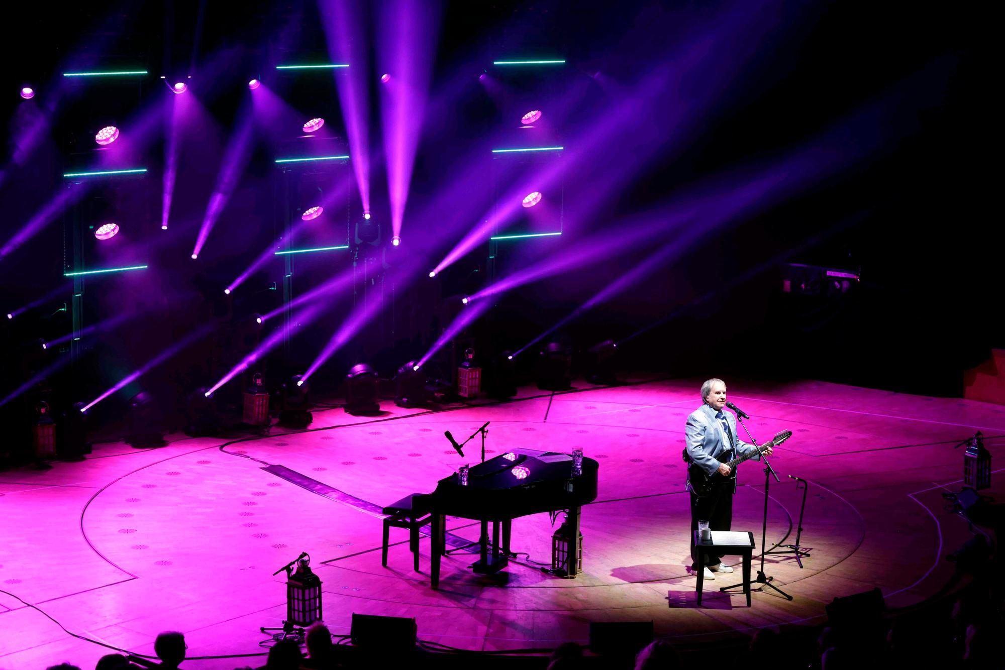 Chris De Burgh.