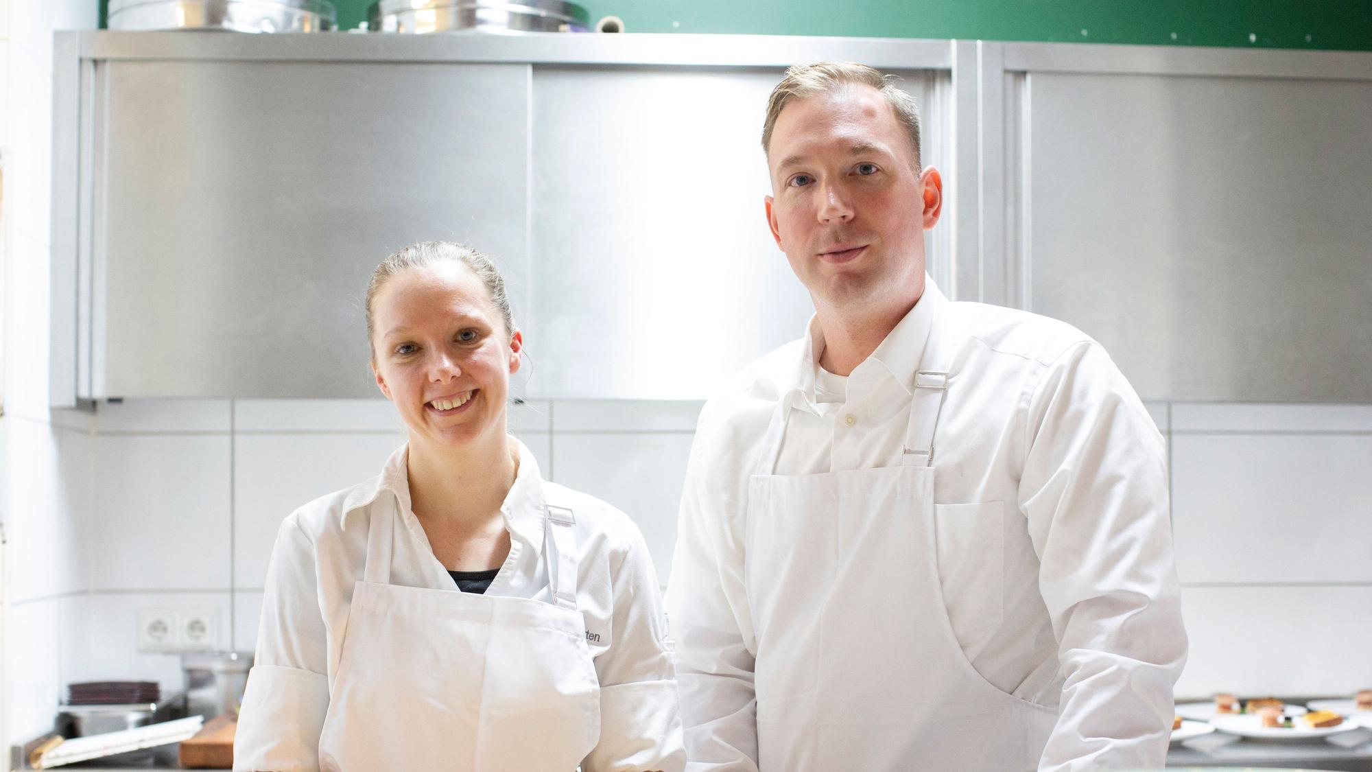 Führungswechsel im Astrein: die neue Küchenchefin Mona Baumgarten und der ehemalige Küchenchef Eric Werner.