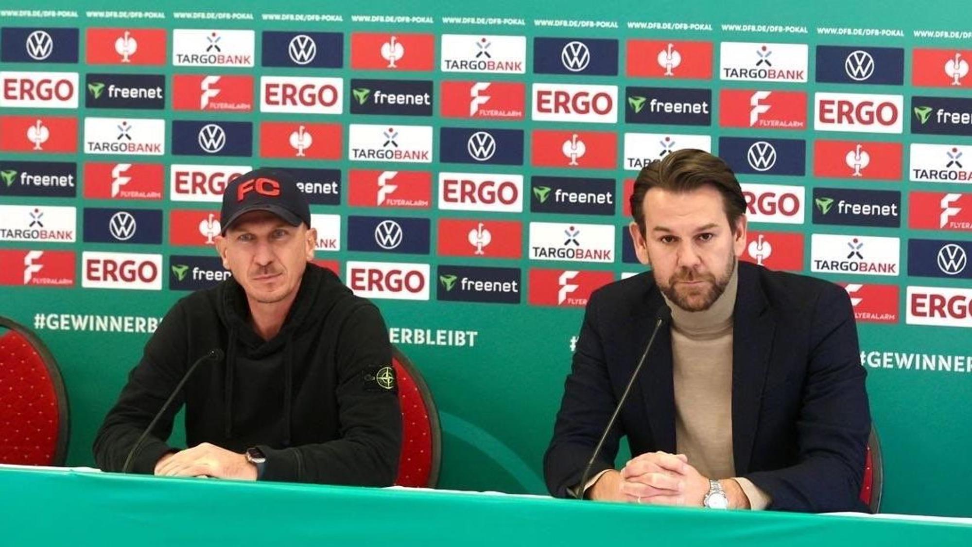 Angespannte Gesichter vor dem DFB-Pokalspiel gegen Holstein Kiel: FC-Trainer Gerhard Struber (l.) und der Leiter Lizenz Thomas Kessler.