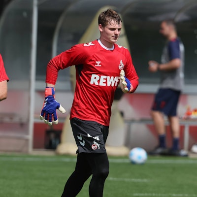 1. FC Köln, Training, von links: Marvin Schwäbe, Jonas Urbig