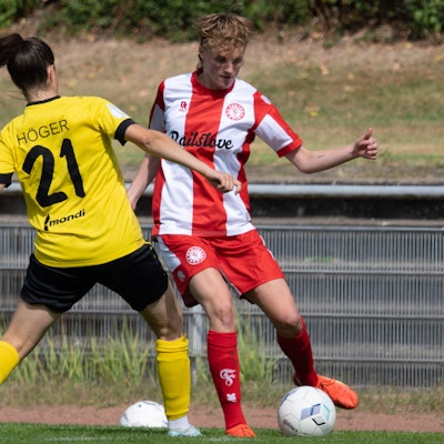 Cologne, Germany, September 8th 2024: Amelie Höger 21 FSV 67 Weinberg and Vivien Schwing 15 Fortuna Kölnduring the DFB Pokal match between Fortuna Köln and SV 67 Weinberg at BZA Chorweiler, Merianstraße in Cologne, Germany. QIANRU Qianru Zhang/SPP PUBLICATIONxNOTxINxBRAxMEX Copyright: xQianruxZhang/SPPx spp-en-QiZh-DSC_0555-Enhanced-NR