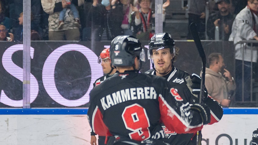 Tor und Vorlage: Louis-Marc Aubry (hinten) und Maximilian Kammerer waren die Matchwinner gegen Wolfsburg.