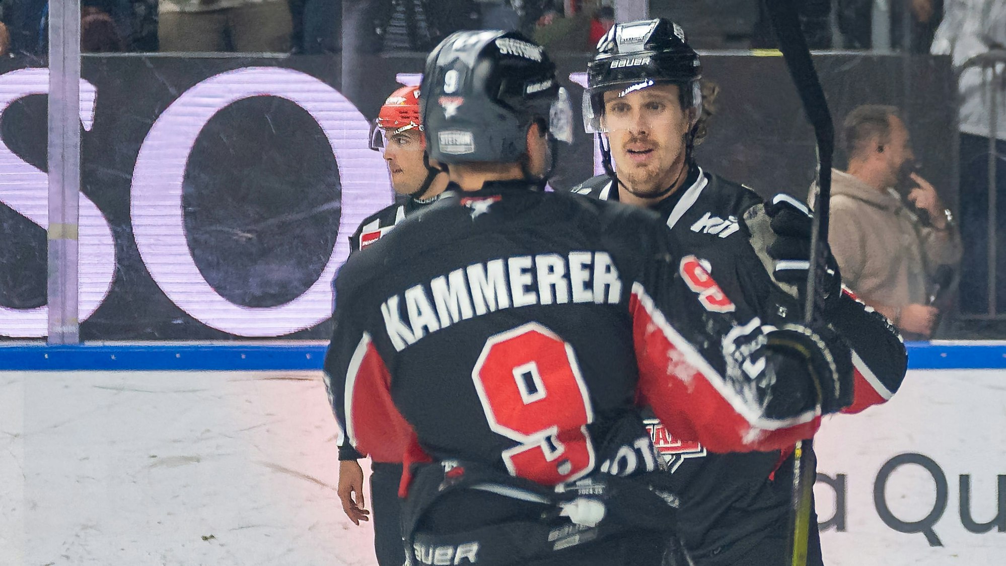 Tor und Vorlage: Louis-Marc Aubry (hinten) und Maximilian Kammerer waren die Matchwinner gegen Wolfsburg.
