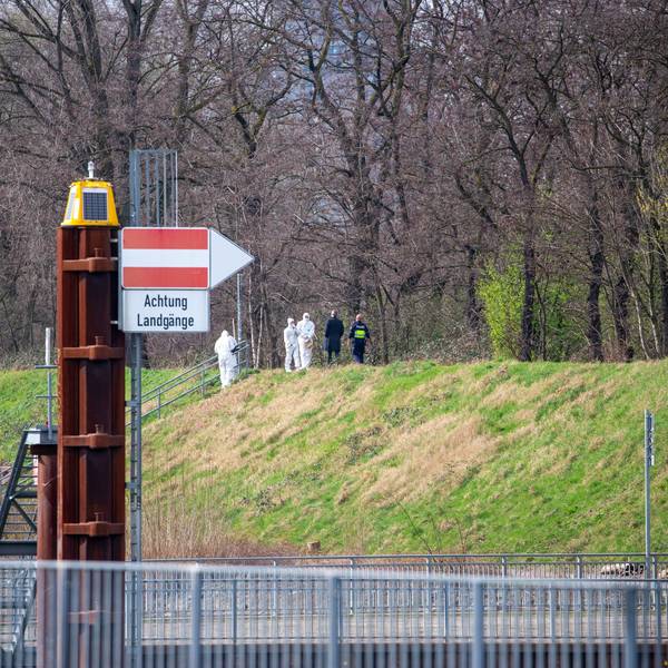 Am Mülheimer Hafen sollen die Täter auf den 15-Jährigen eingestochen haben.