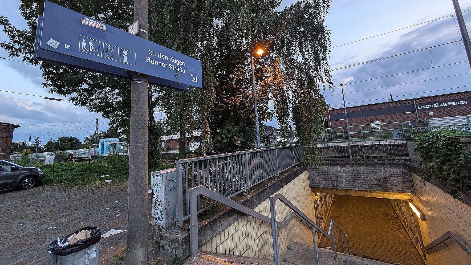 Blick in die Unterführung am Bahnhof Roisdorf.