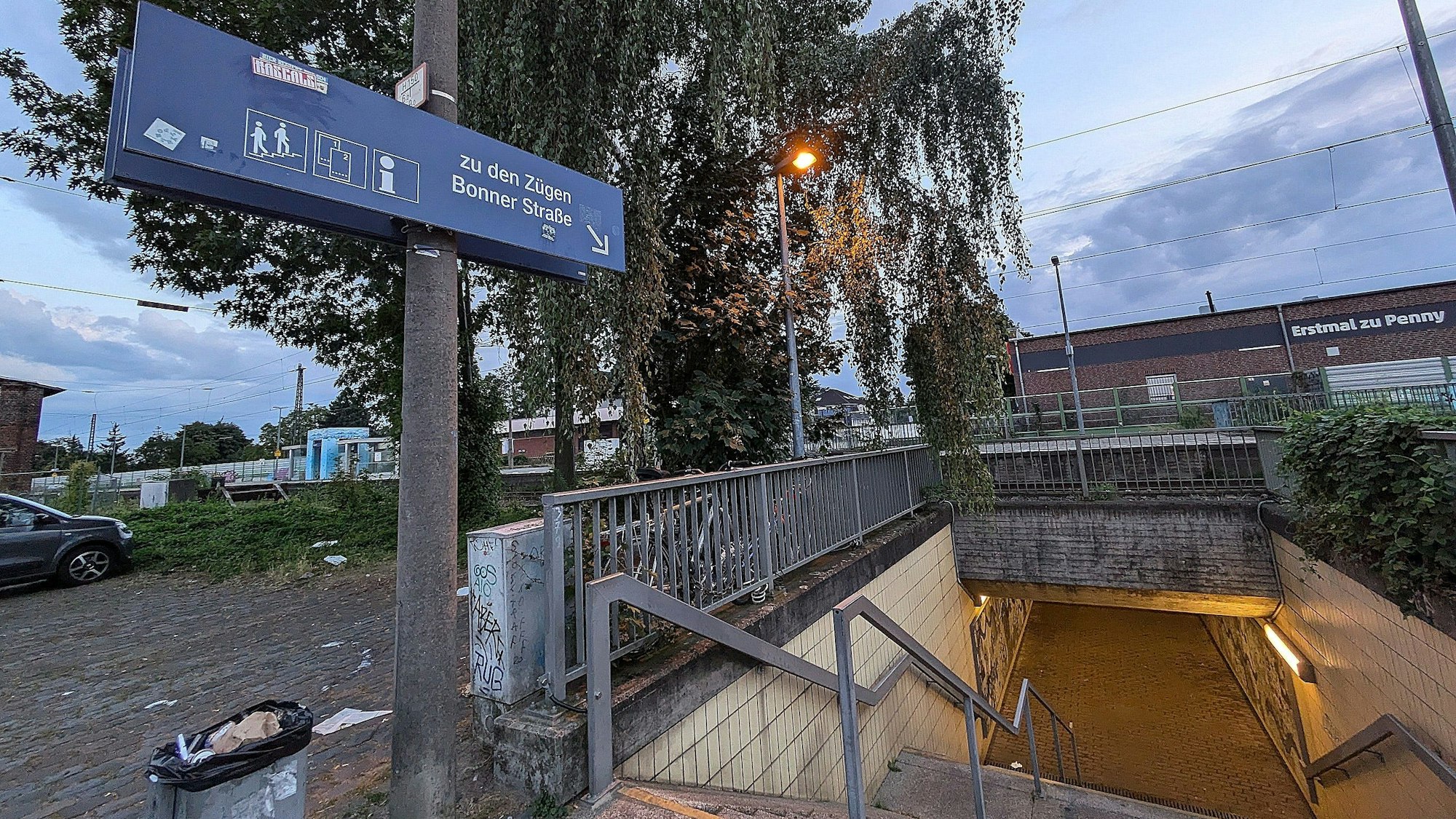 Blick in die Unterführung am Bahnhof Roisdorf.