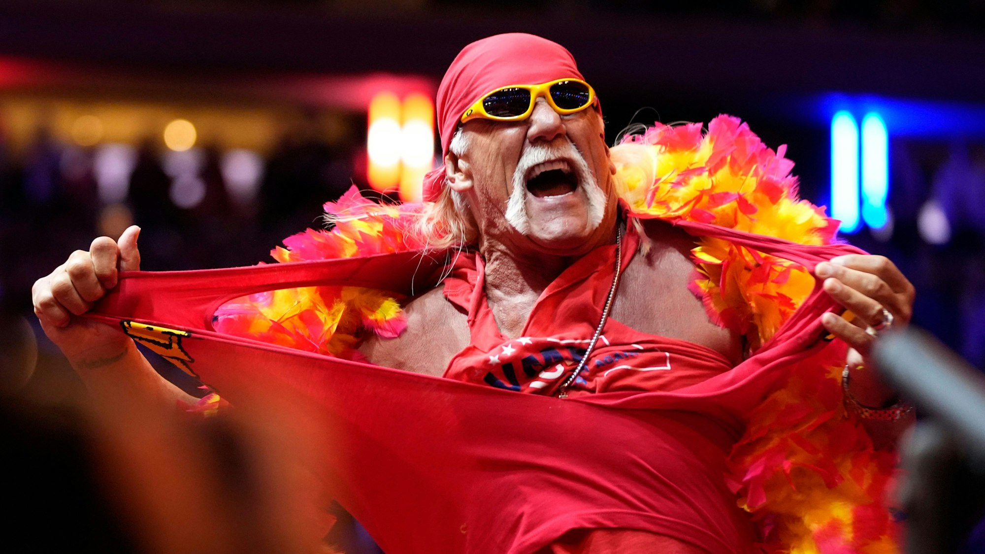 Das Bild zeigt Wrestling-Legende Hulk Hogan. Foto: Alex Brandon/AP/dpa