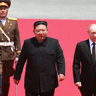 Wladimir Putin zusammen mit Nordkoreas Diktator Kim Jong-un (l.) in Pjöngjang. (Archivbild)
