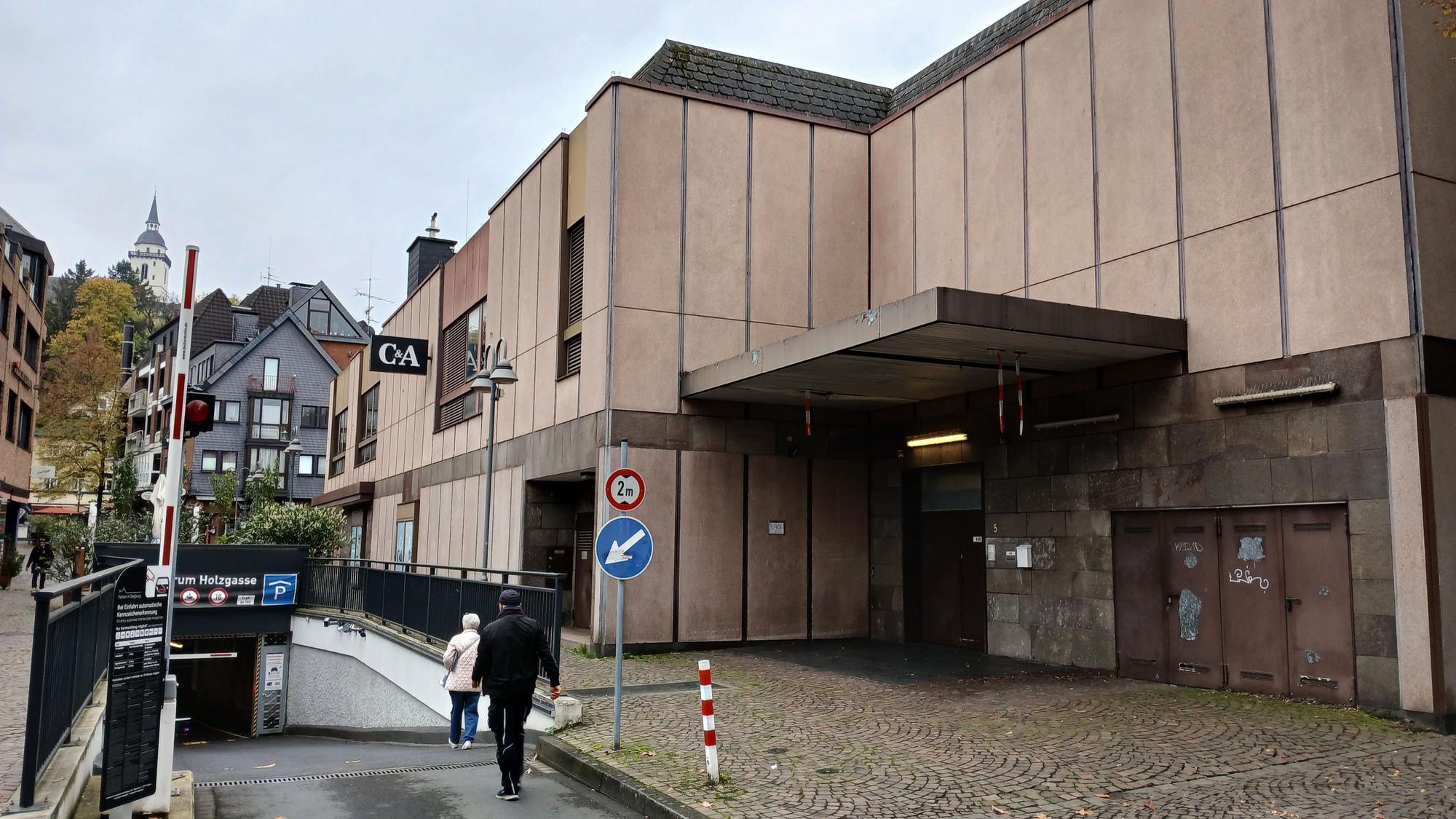C&A in Siegburg, am Brauhof