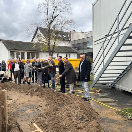 Erster Spatenstich für den Anbau der Katholischen Grundschule Buisdorf.