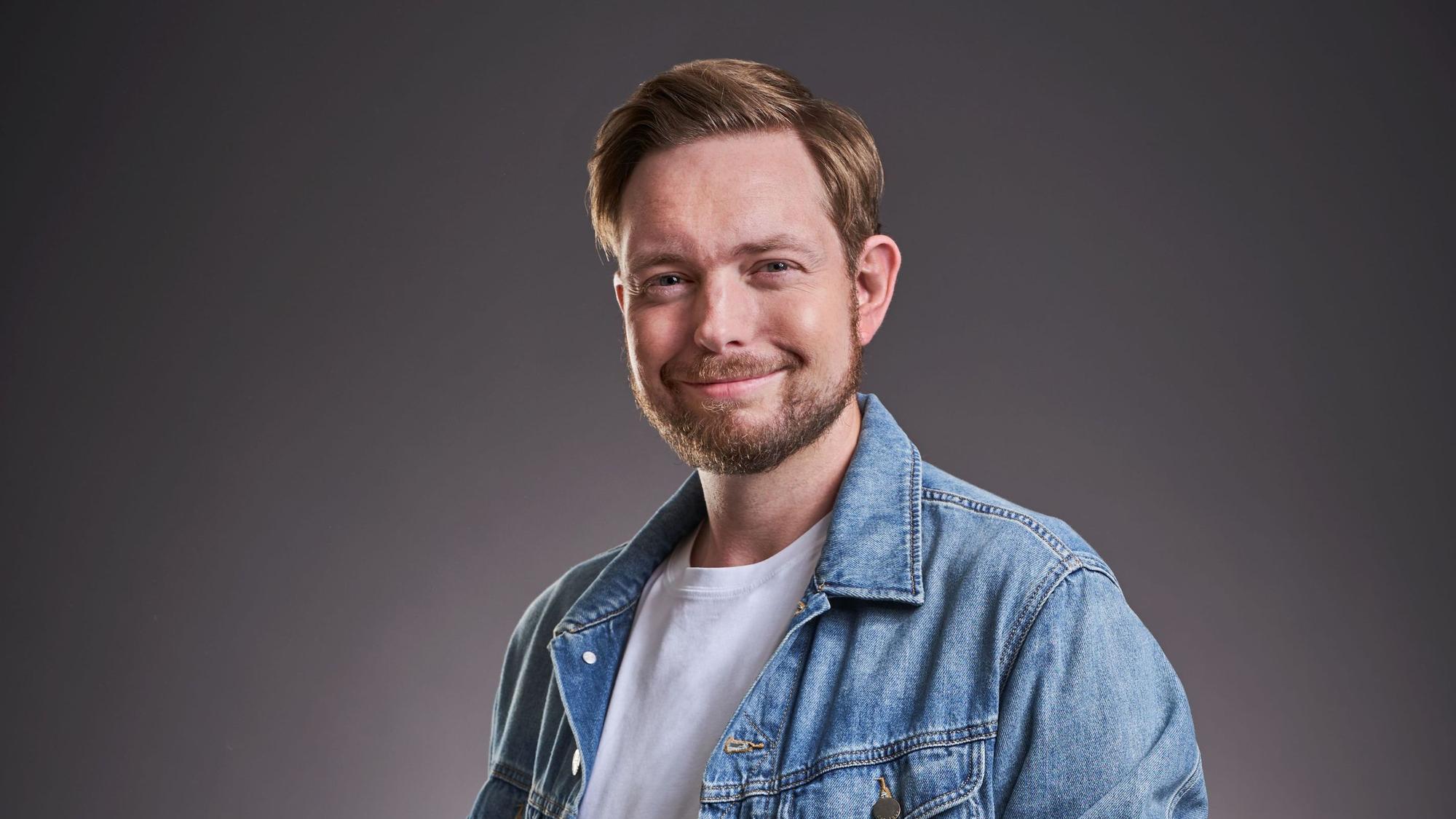 Komiker Bastian Bieledorfer spielt Show in Kölner Stadthalle.