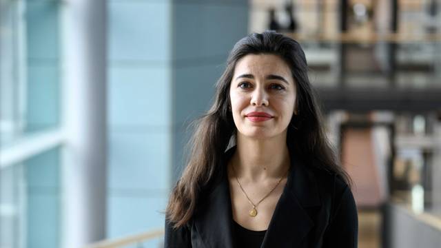 Gazelle Sharmahd, Tochter des im Iran zum Tode verurteilten Deutsch-Iraners Jamshid Sharmahd, im Deutschen Bundestag. (Archivbild)