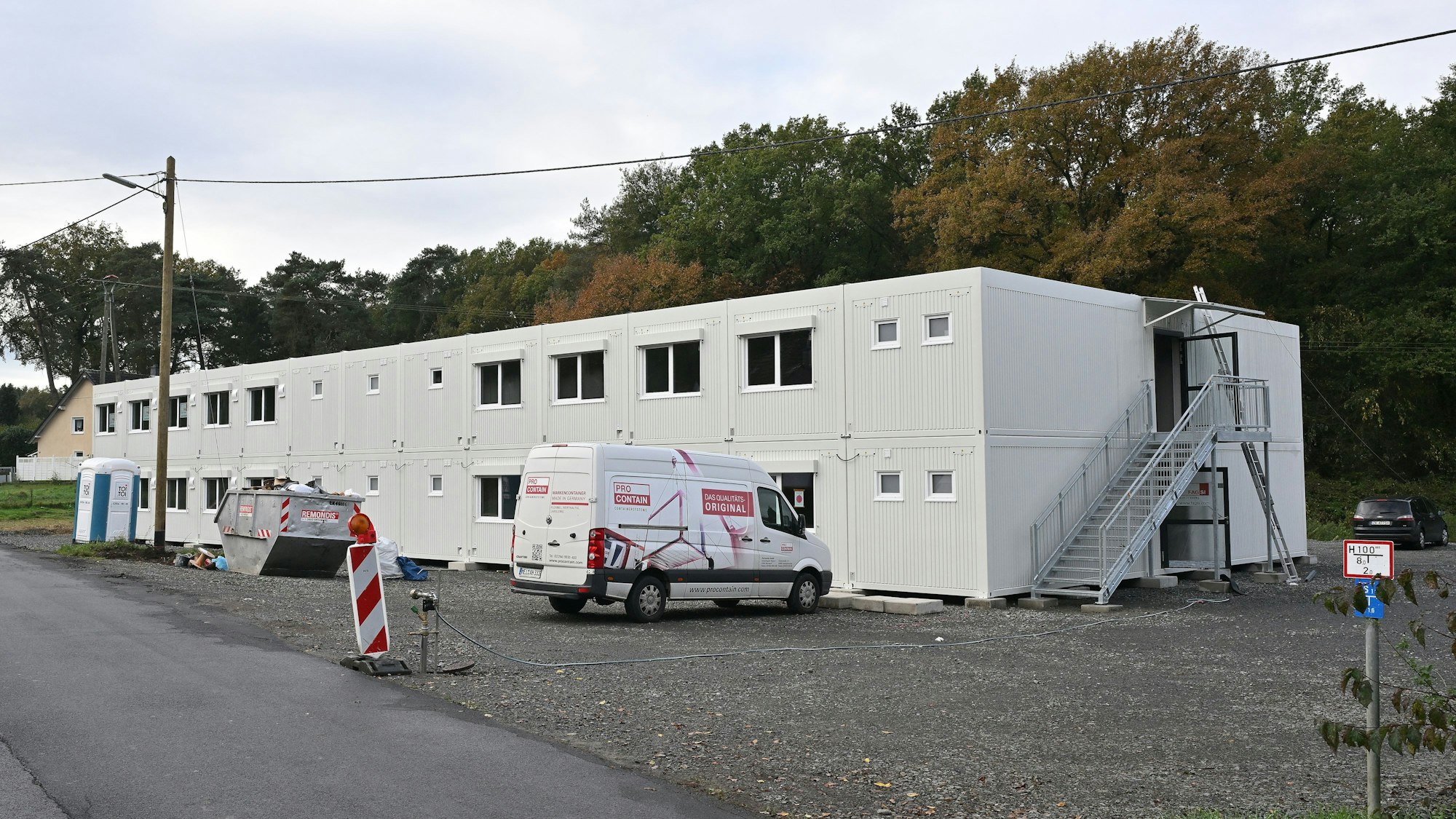 In Containern in der Straße Kammerbroich bringt die Stadt Rösrath 72 Flüchtlinge unter, sie sollen noch vor Jahresende bezugsfertig sein. Weitere Container-Standorte sucht die Stadt vorerst nicht.