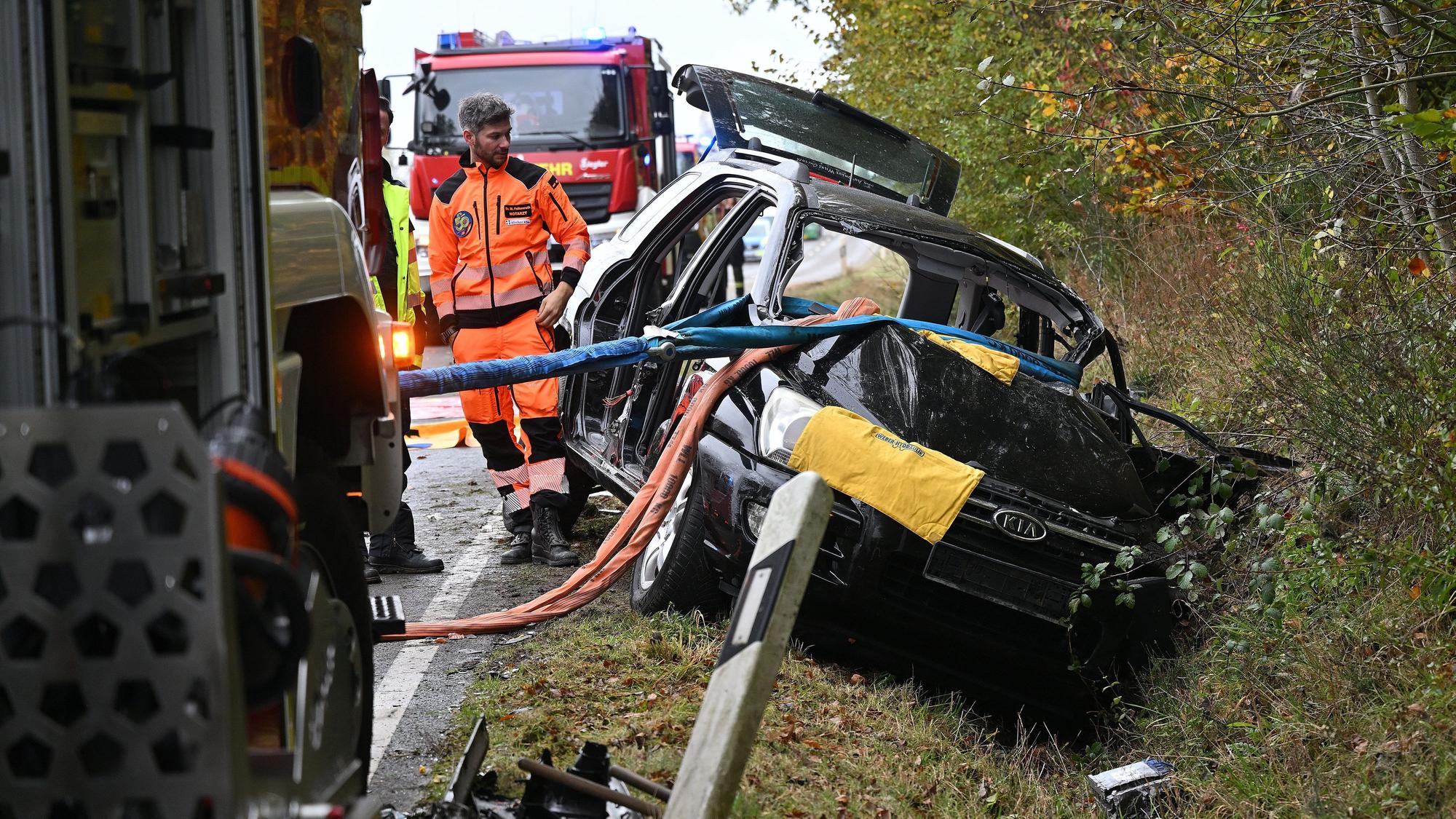 Kreutzhäuschen. Frontalzusammenstoß zwischen Pkw und Gülle-Trecker