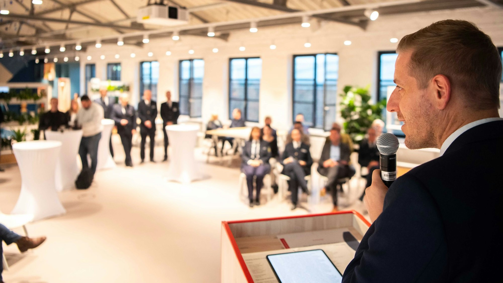 Das Bild zeigt den Landrat während der Rede in der Alten Tuchfabrik.