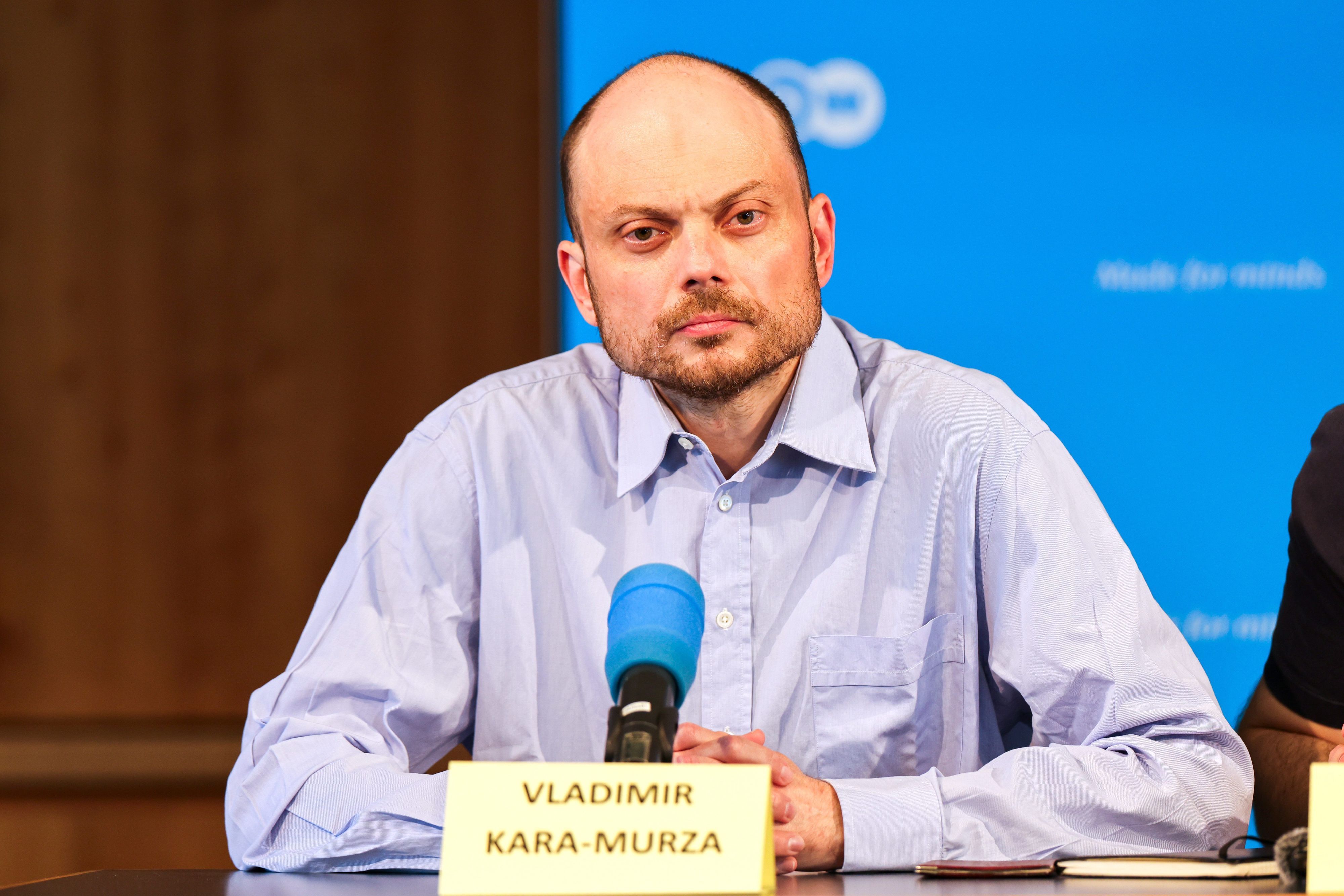 Wladimir Kara-Mursa bei der Pressekonferenz der Stiftung gegen Korruption.
