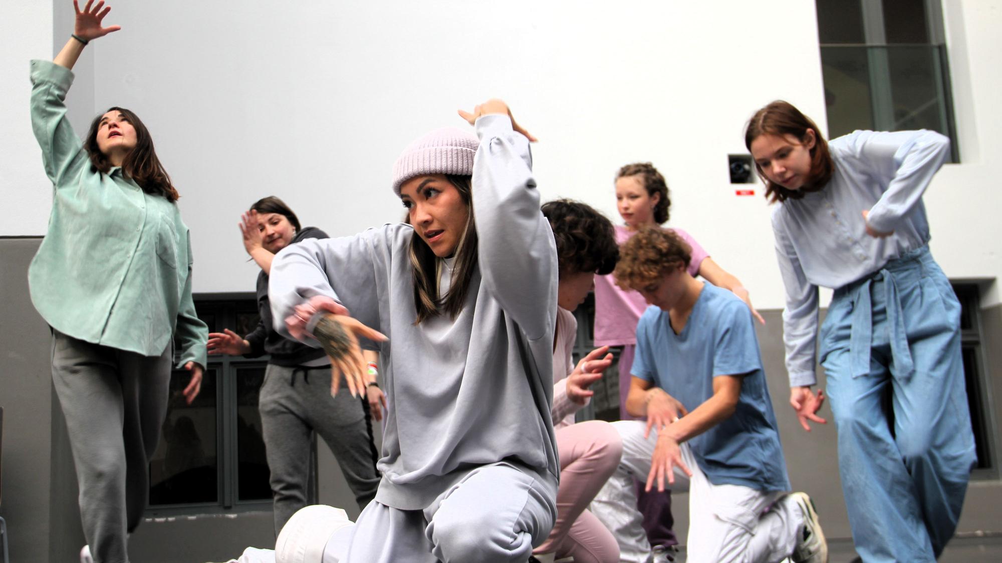 Die theatrale Inszenierung „Do not touch this!“ vereinte am Genoveva Gymnasium Musik, Tanz und Schauspiel in ausdrucksstarken Performances.
