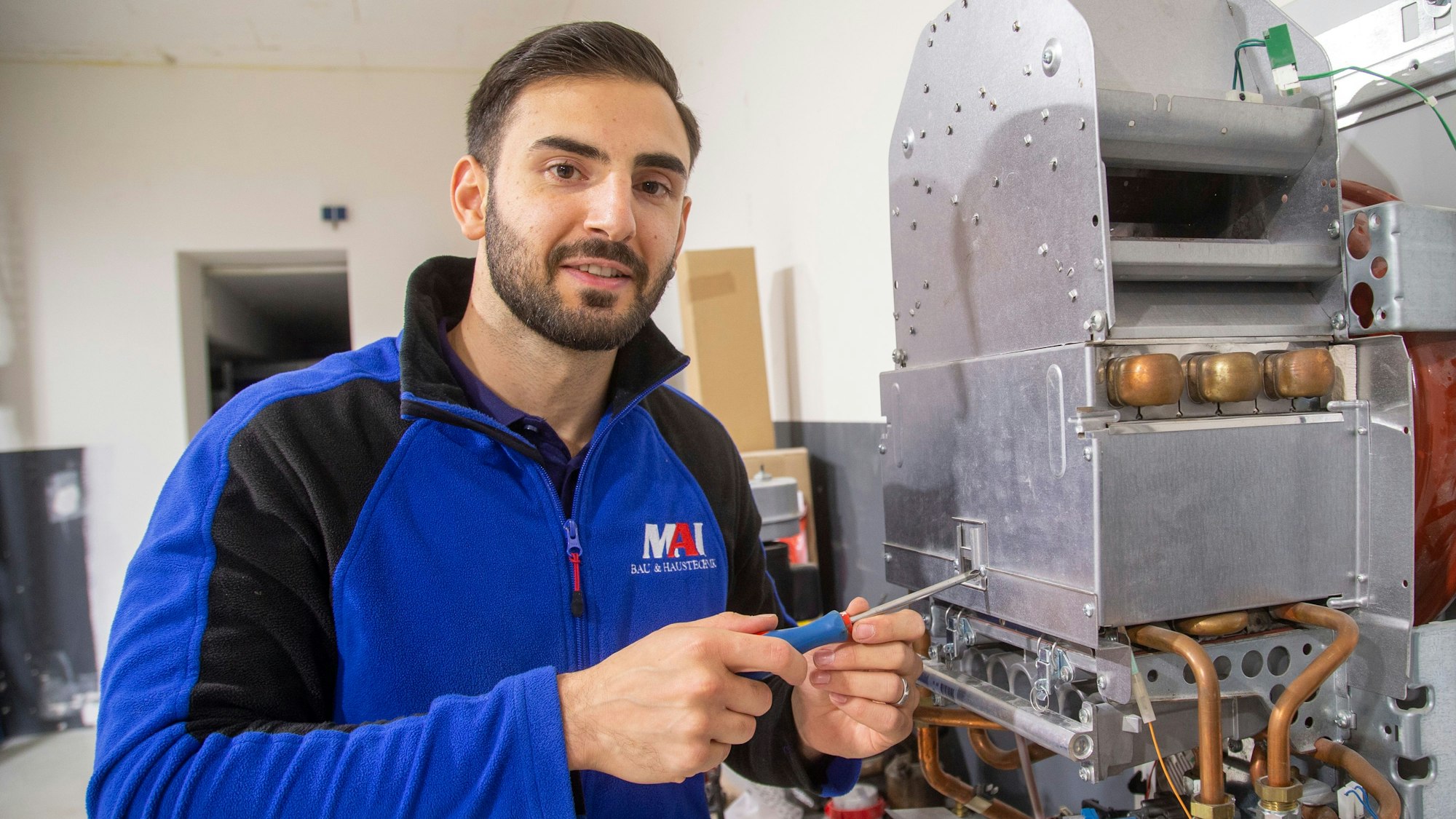 Er macht bereits seine zweite Ausbildung im selben Betrieb: Malik Ordueri (28).