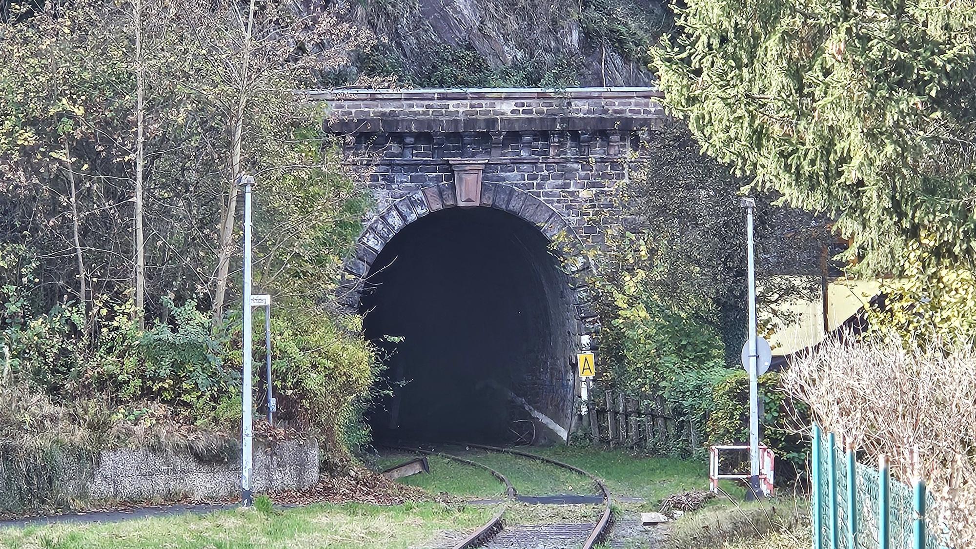 Blick auf den Tunneleingang in Gemünd.