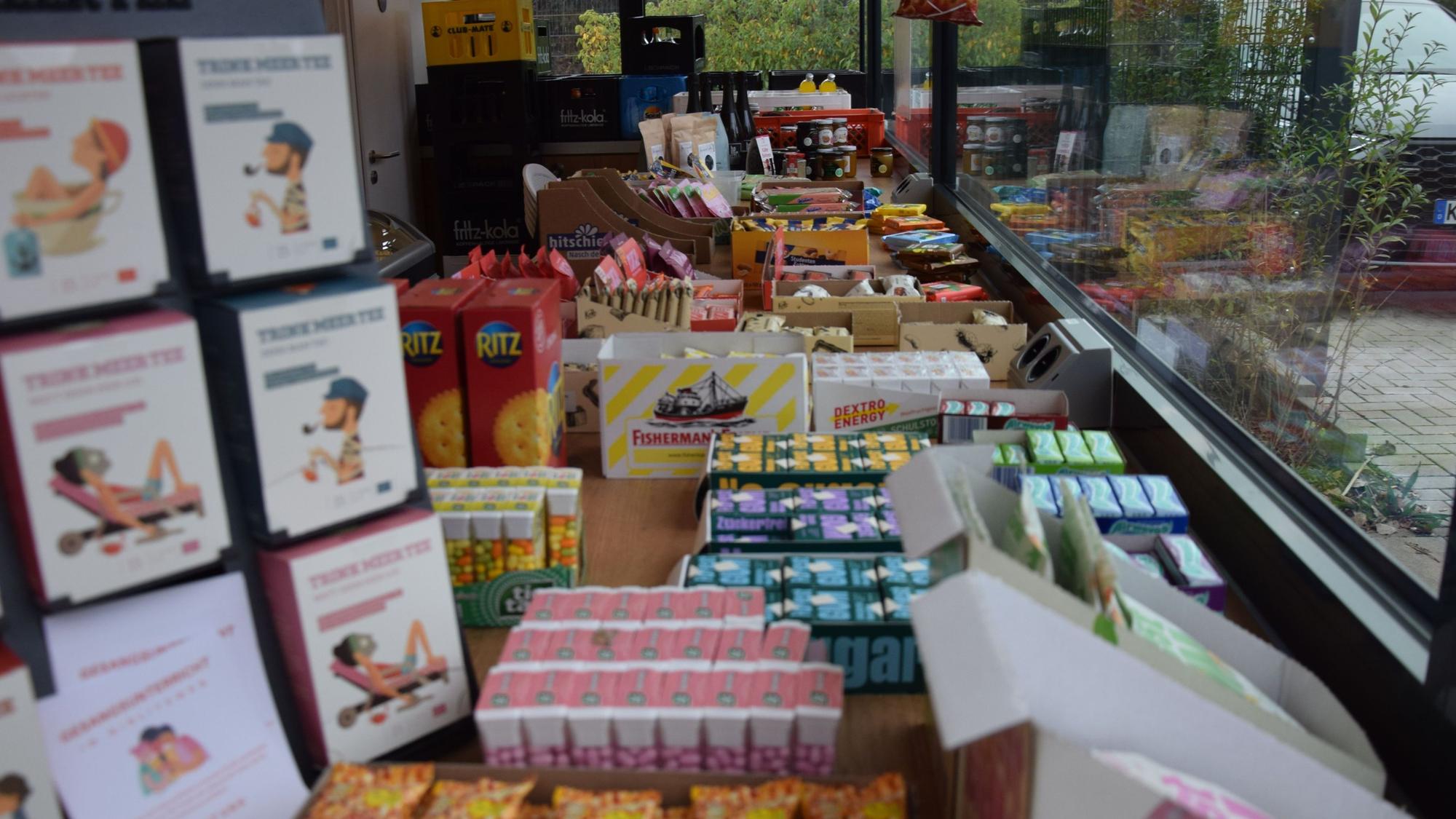 Zu sehen ist das große, vegane Sortiment des Kiosks.