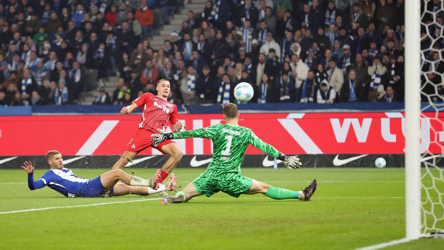 Tim Lemperle 1.FC Köln, Koeln erzielt das Tor zum 0:1 gegen Tjark Ernst Hertha BSC Berlin.