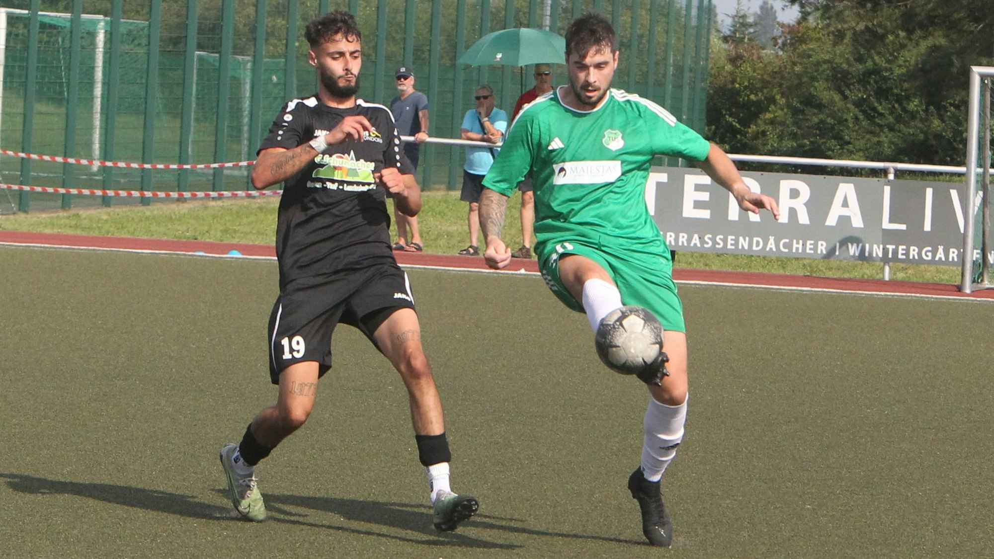 Tom Caspers (rechts)