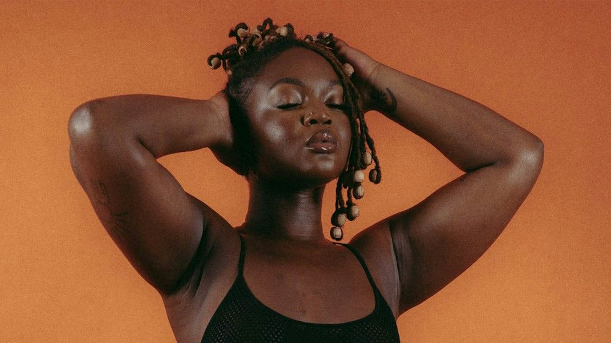 Sängerin Lizzie Berchie aus London.