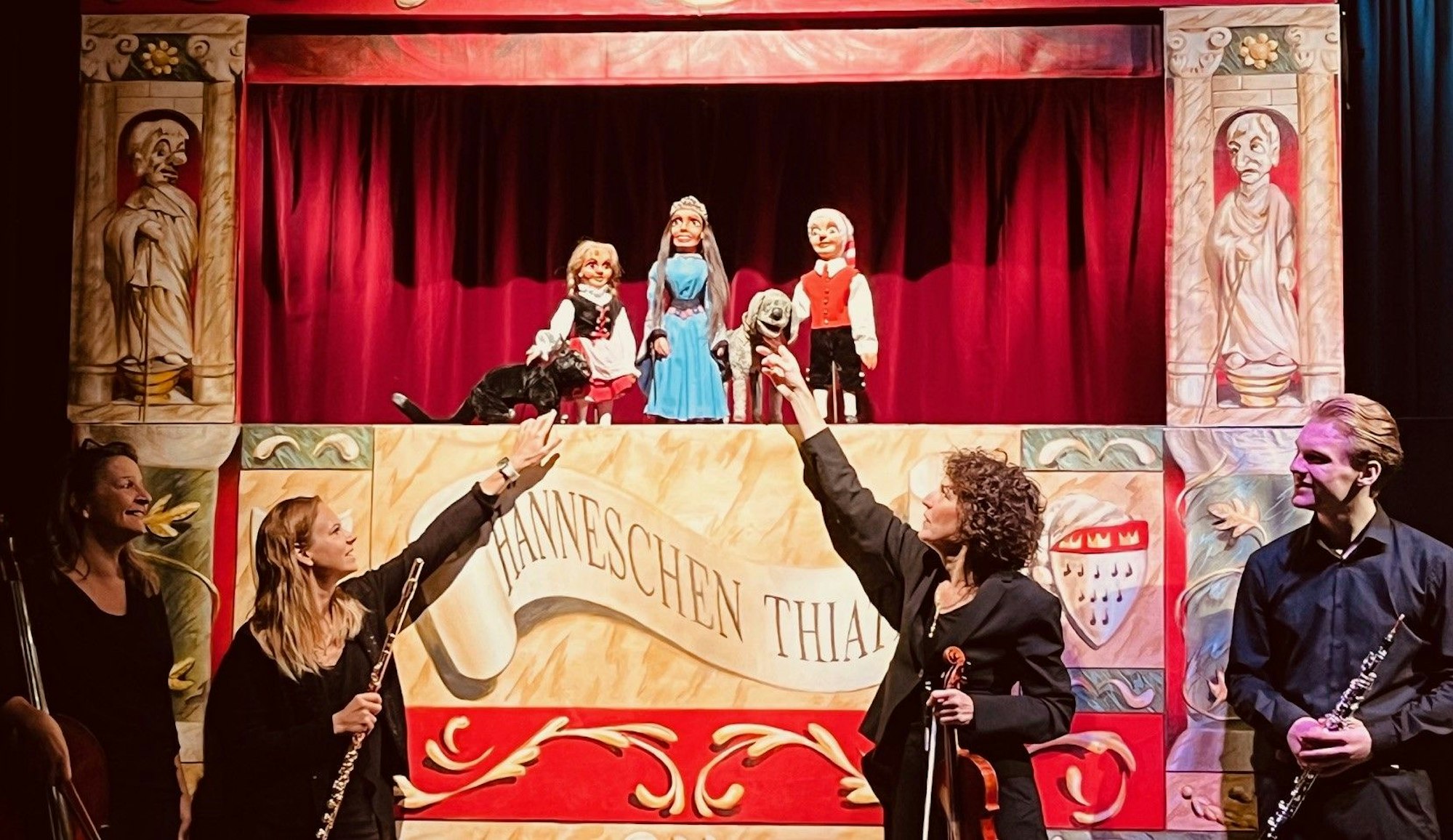 Hänneschen und Gürzenich auf Tour.