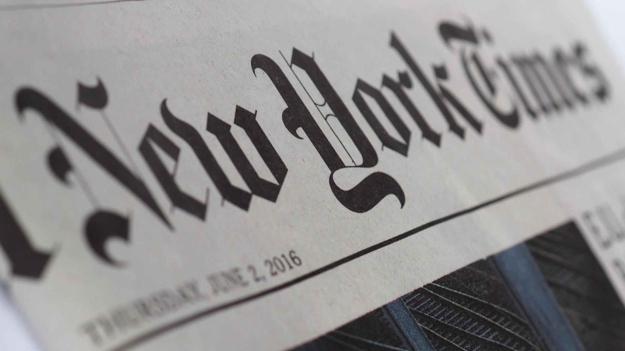 Das Bild zeigt eine Ausgabe der einflussreichen US-amerikanischen Zeitung New York Times. (Symbolbild)