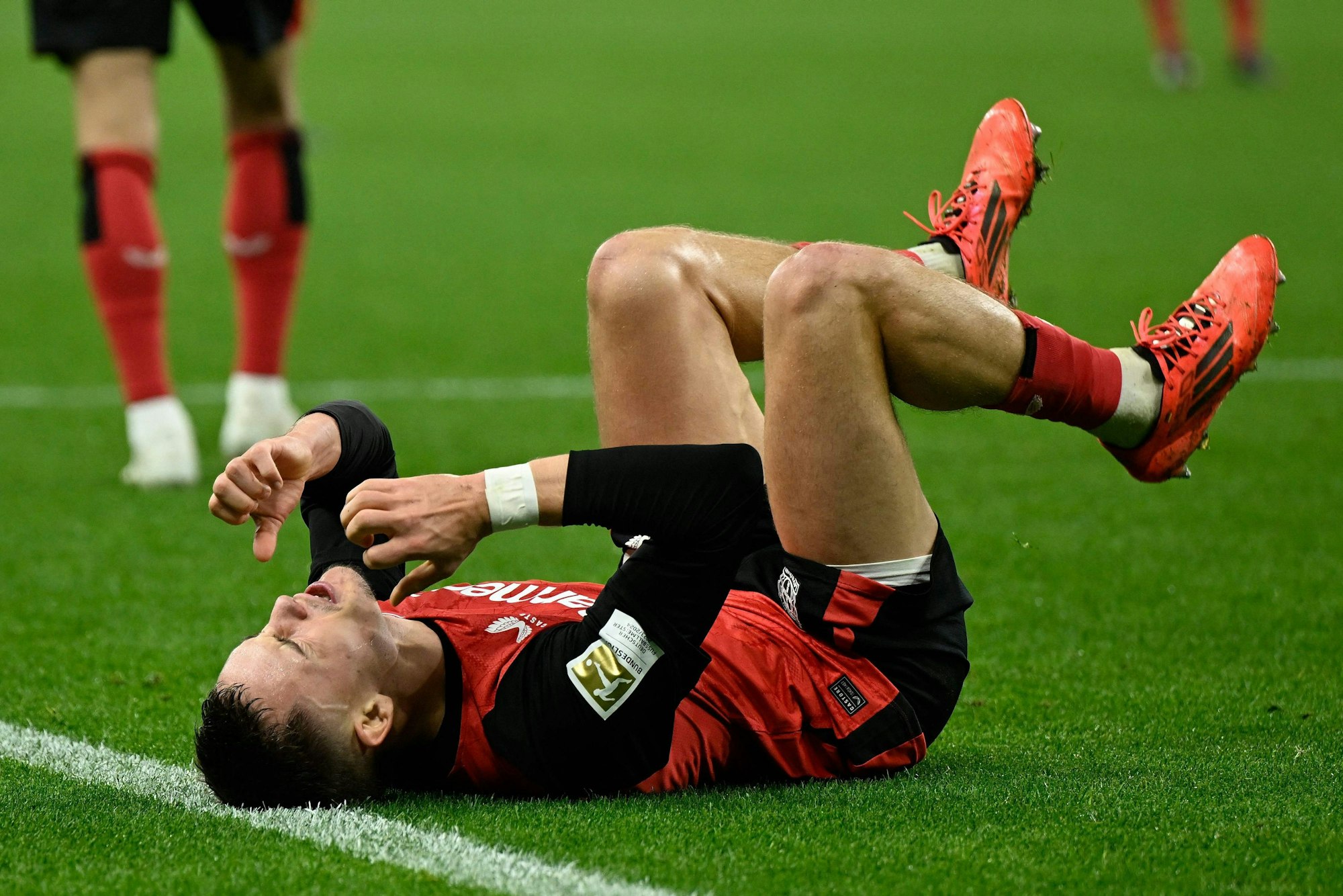 Reichlich Verzweiflung: Leverkusens Florian Wirtz reagiert beim 0:0 gegen Stuttgart nach einer verpassten Gelegenheit.