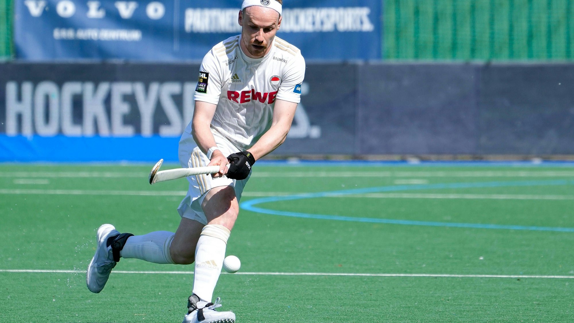 Christopher Rühr KTHC, 17, am Ball, Freisteller, Ganzkörper, Einzelbild, Einzelfoto, Aktion, Action, 04.06.2023, Mannheim Deutschland, Hockey, Deutsche Meisterschaft, Finale, Herren, Mannheimer HC - Rot-Weiss Köln *** Christopher Rühr KTHC, 17 , on the ball, cutout, full body, single image, single photo, action, action, 04 06 2023, Mannheim Germany , Hockey, German Championship, Final, Men, Mannheimer HC Rot Weiss Köln xozx