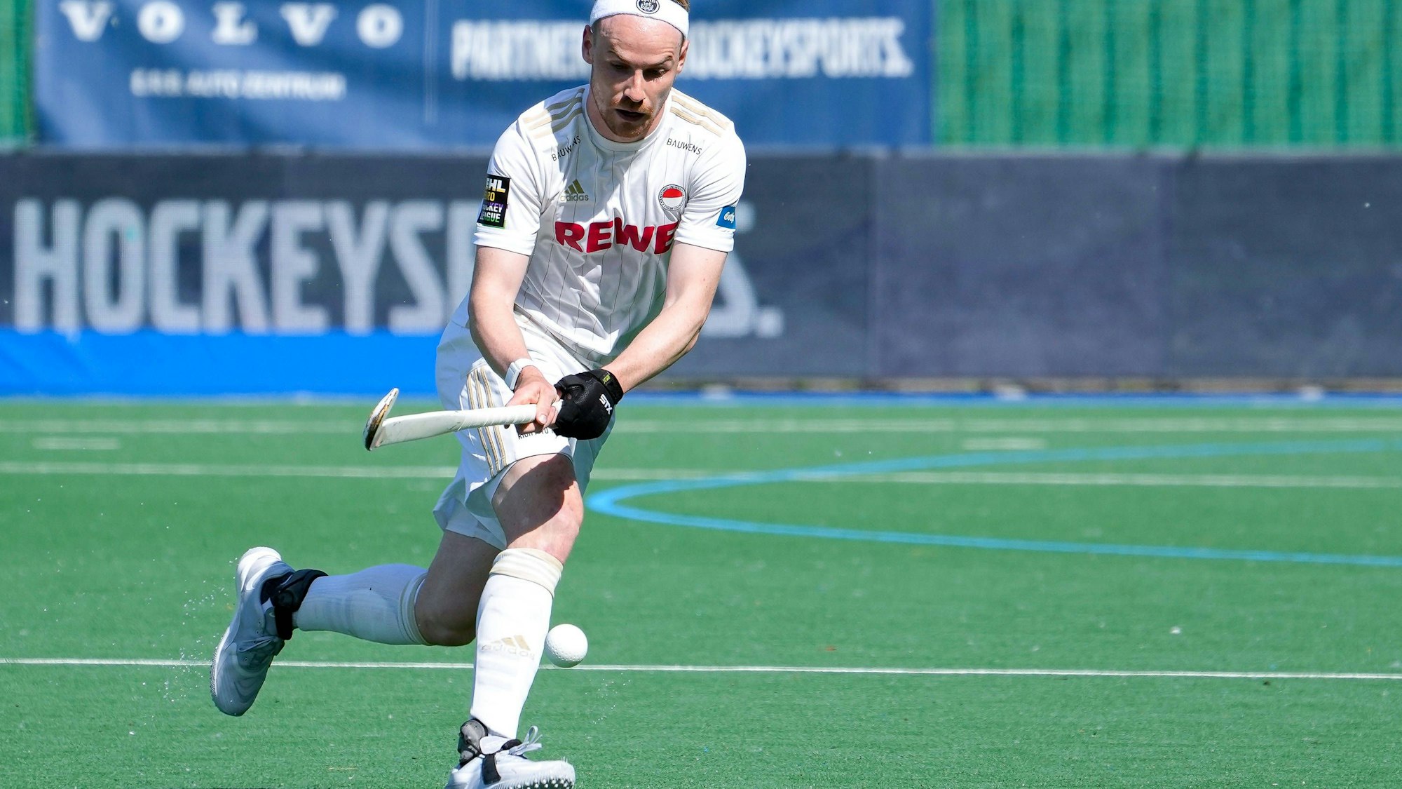 Christopher Rühr KTHC, 17, am Ball, Freisteller, Ganzkörper, Einzelbild, Einzelfoto, Aktion, Action, 04.06.2023, Mannheim Deutschland, Hockey, Deutsche Meisterschaft, Finale, Herren, Mannheimer HC - Rot-Weiss Köln *** Christopher Rühr KTHC, 17 , on the ball, cutout, full body, single image, single photo, action, action, 04 06 2023, Mannheim Germany , Hockey, German Championship, Final, Men, Mannheimer HC Rot Weiss Köln xozx