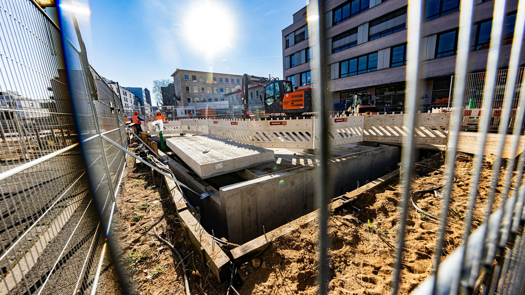 Der Deckel ist drauf – weitere Arbeiten an der Langzeitbaustelle am Waidmarkt folgen nun.