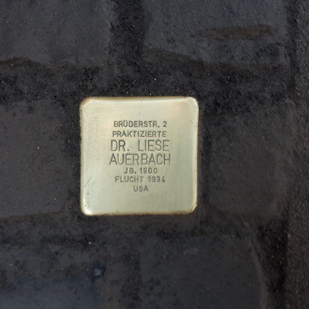 Der Stolperstein für Lisbet Auerbach