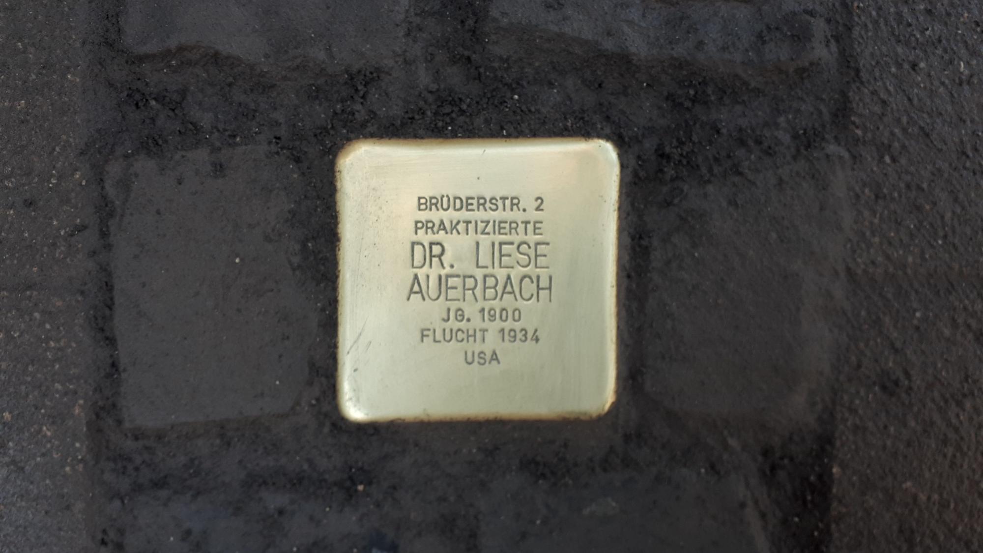 Der Stolperstein für Lisbet Auerbach