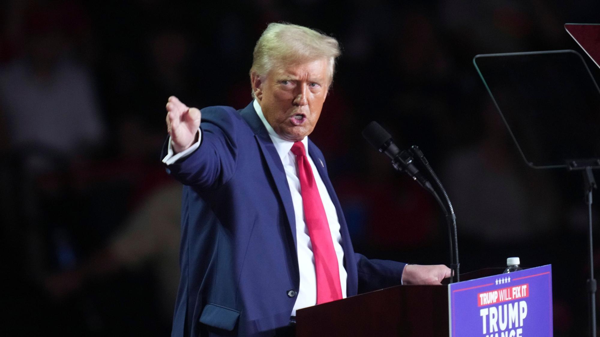 Donald Trump versucht im Wahlkampfendspurt weiter, unentschlossene Wählerinnen und Wähler zu überzeugen.