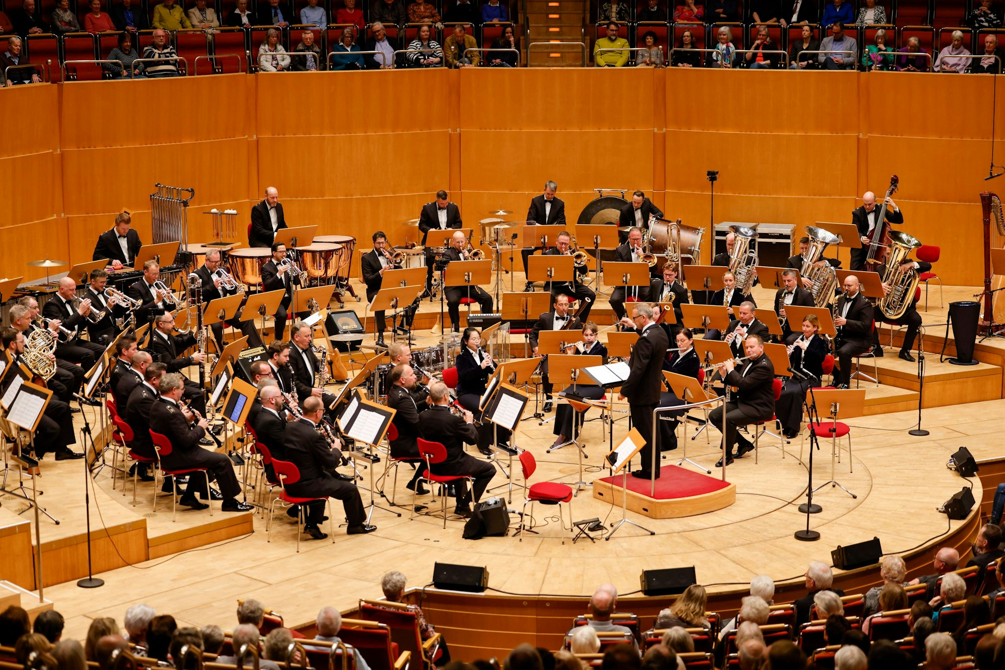 75 Jahre Demokratie lebendigwar Leitthema des Benefizkonzertes des Musikkorps der Bundeswehr unter Leitung von Oberstleutnant Christian Weiper.