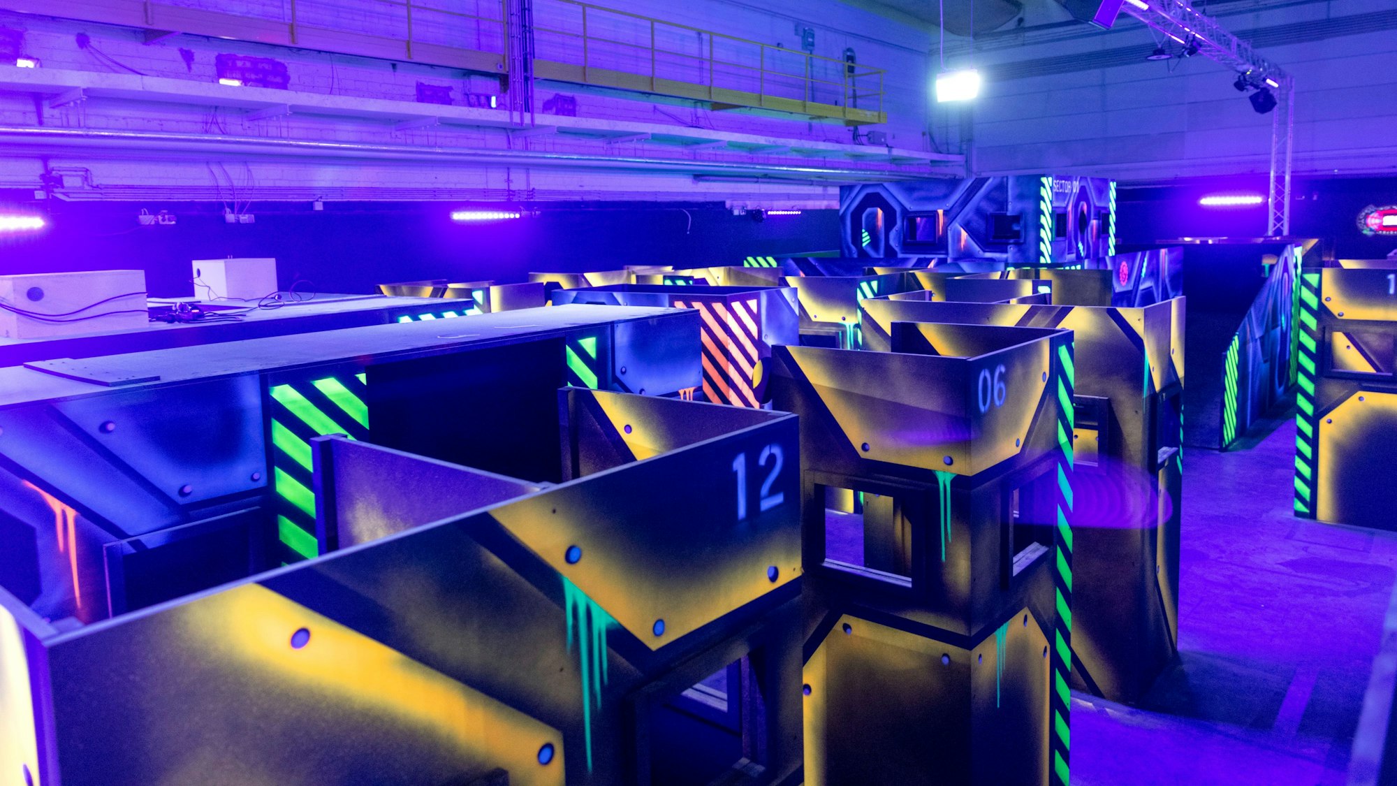 Die verwinkelte Arena bietet viele Spielmöglichkeiten.