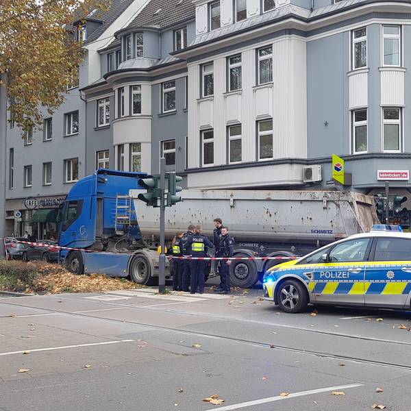 Beim Abbiegen in die Luxemburger Straße hatte der Fahrer eines Kipplasters ein Kleinkind übersehen, das mit dem Fahrrad den Fußgängerüberweg überquert hatte.