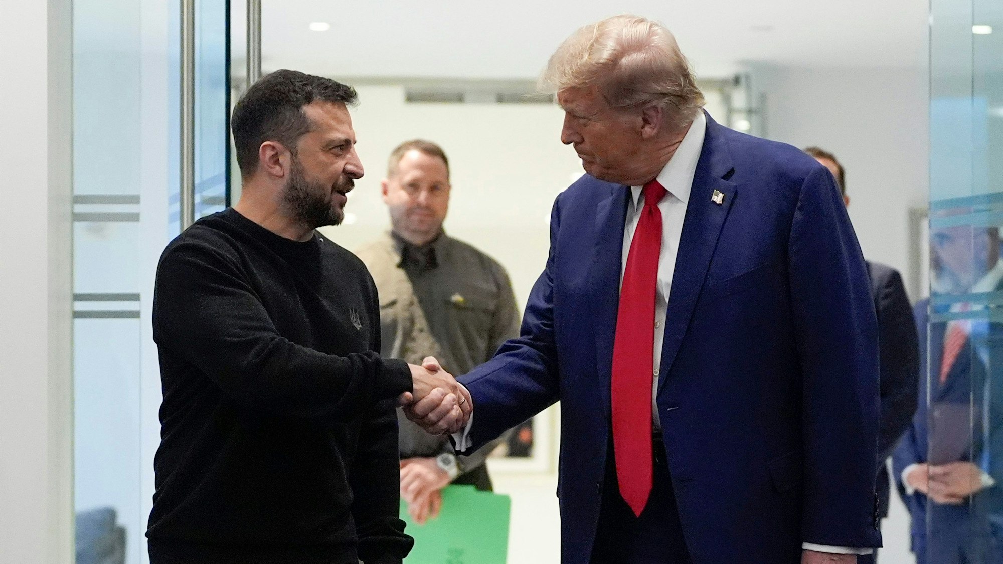 Der ukrainische Staatschef Wolodymyr Selensky erfuhr im September im Trump Tower, dass Trump das beiderseitige Verhältnis als „sehr gut“ einschätzt - aber sein Verhältnis zum russischen Präsidenten Wladimir Putin ebenfalls.