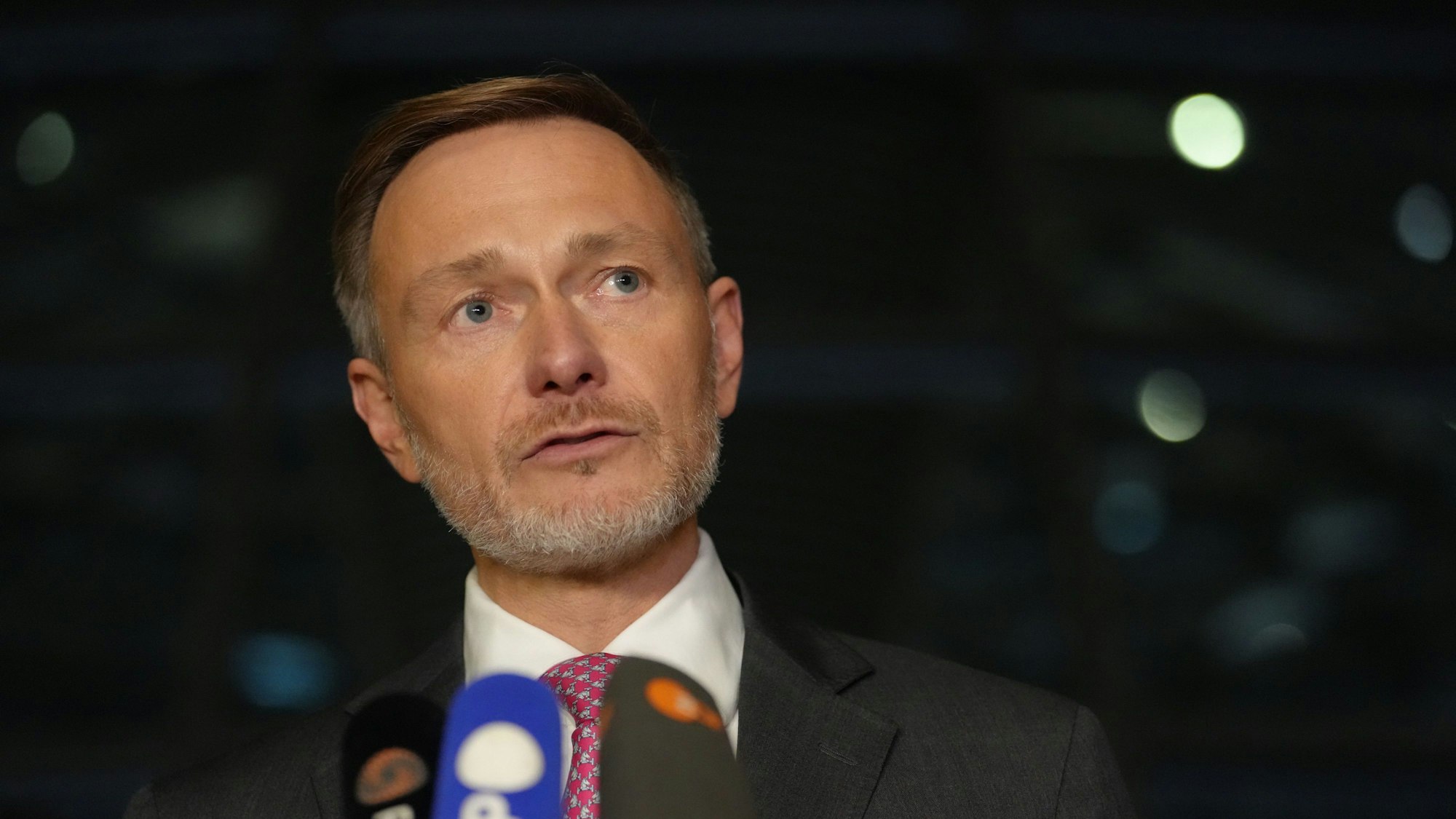 Christian Lindner (FDP), amtierender Bundesminister der Finanzen und FDP-Parteivorsitzender, gibt nach seiner Entlassung durch den Bundeskanzler ein Pressestatement.