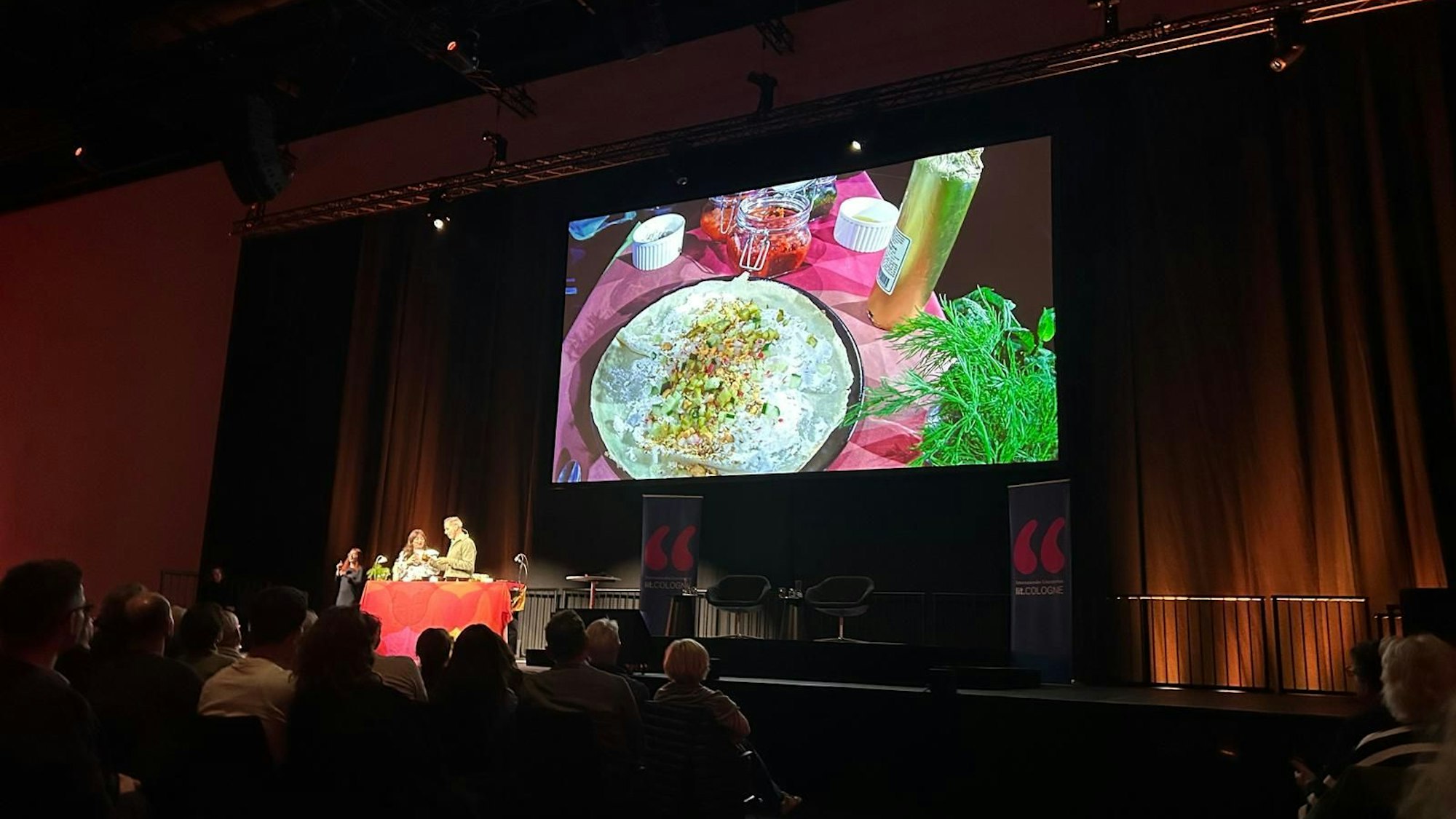 Yotam Ottolenghi kochte live auf der Bühne.