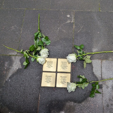 Stolpersteine, wie hier in Bornheim, erinnern an vielen Stellen in Deutschland an die Gräueltaten der Nazis.