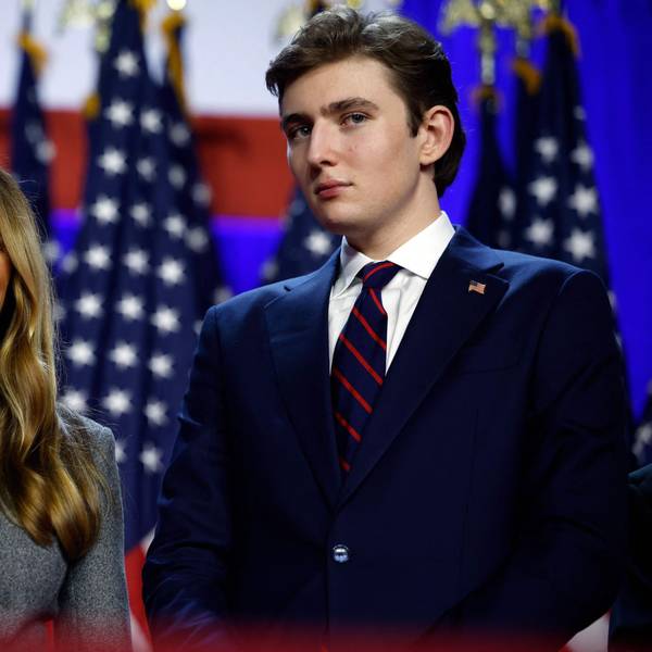 Melania Trump und ihr Sohn Barron im Palm Beach Conventional Center. Trump hat sich zum Sieger erklärt.