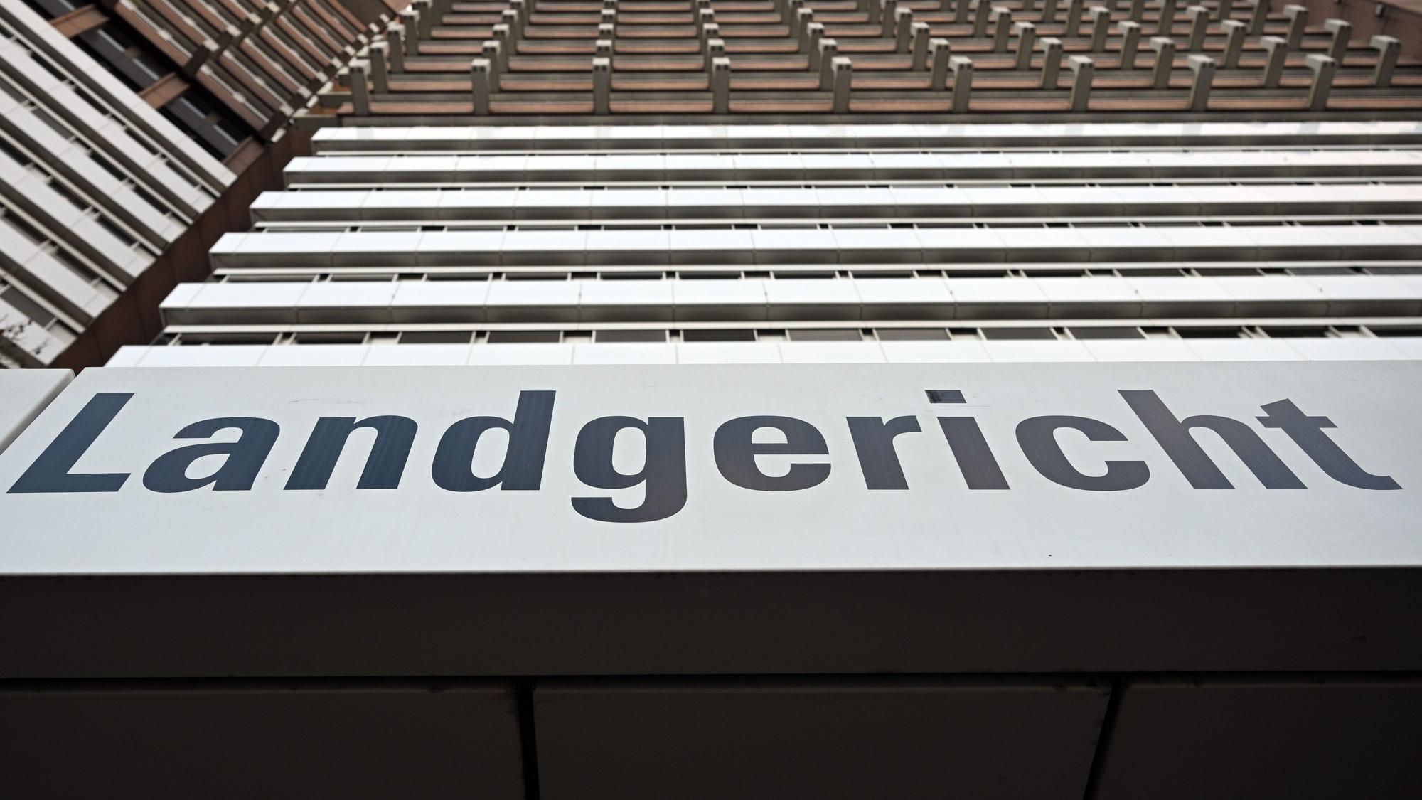 Fassade des Kölner Landgerichts
