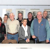 Das Foto zeigt das Team der Schriften-Redaktion und die Autoren der aktuellen Ausgabe