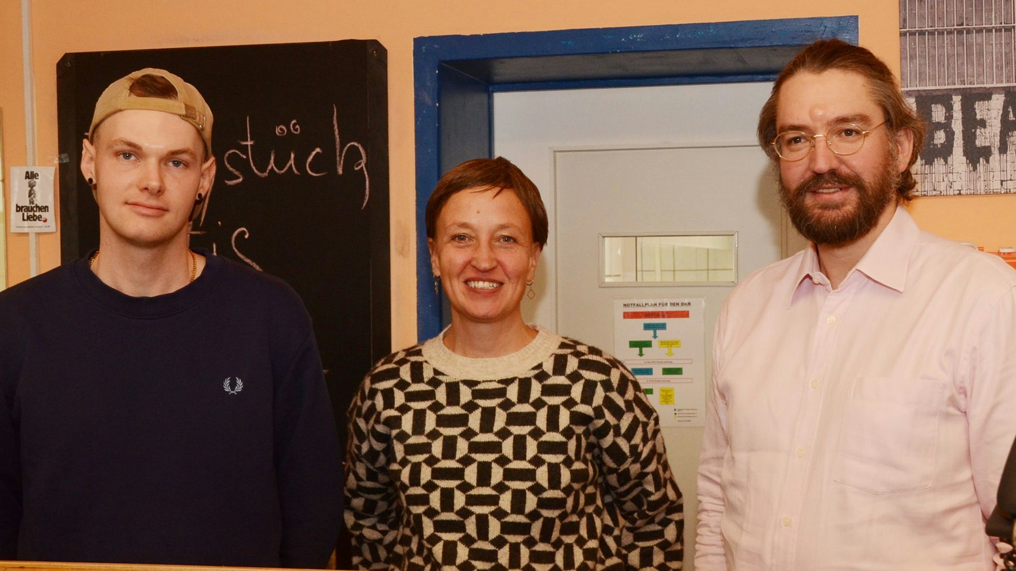 Sozialarbeiter Philip Salgert, Fachbereichsleiterin Michaela Teigelmeister und Diakonie-Geschäftsführer Patrick Ehmann (von links) berichteten über die Situation des Kontaktladens Café Koko in Troisdorf