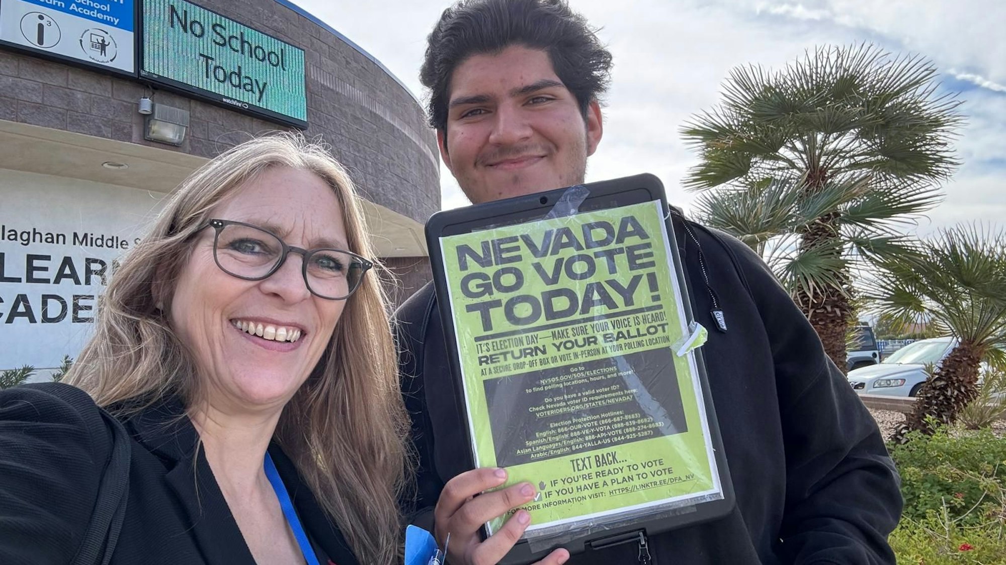 Die Bundestagsabgeordnete Dagmar Andres mit einem jungen Amerikaner.