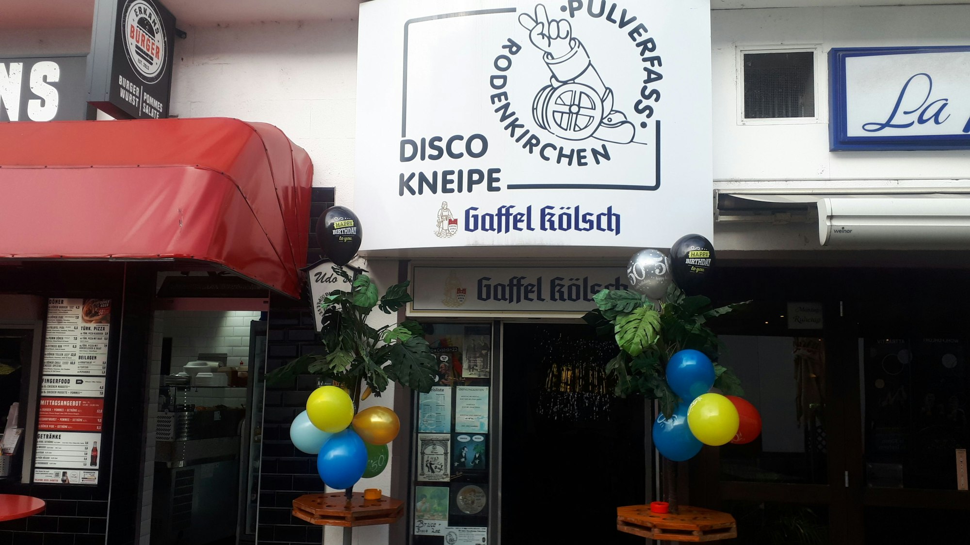 Ballons zum Jubiläum: Die „Disco-Kneipe Pulverfass“ ist 50 Jahre alt geworden.